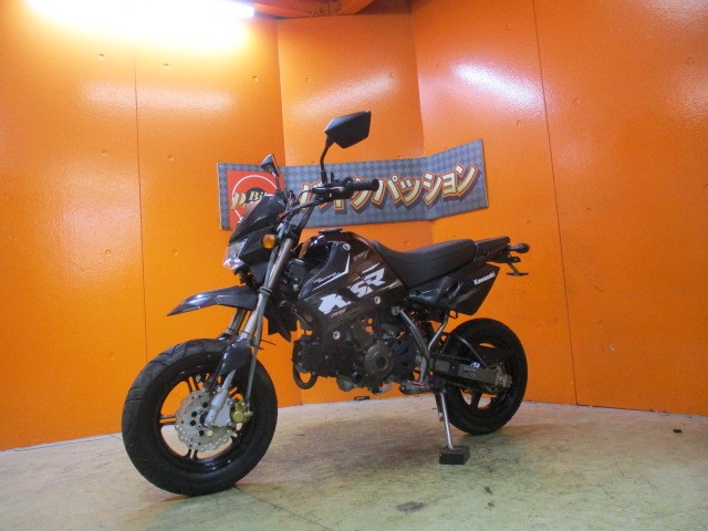 最長２４か月保証付き！！カラーも人気の高いエボニーカラー！低走行でこの価格は正に他店追従不可能価格！